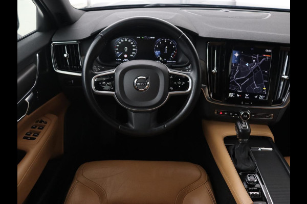 Volvo V90 Cross Country 2.0 T5 AWD | Leder | Trekhaak | Stoelverwarming | Adaptive cruise | Camera | Carplay | 19'' | Navigatie | DAB | Digital Cockpit
