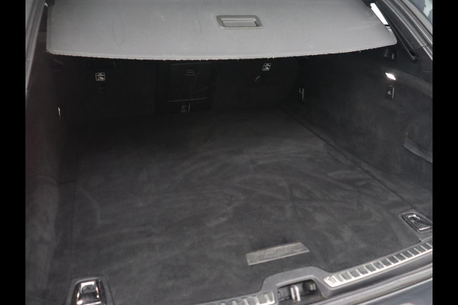 Volvo V90 Cross Country 2.0 T5 AWD | Leder | Trekhaak | Stoelverwarming | Adaptive cruise | Camera | Carplay | 19'' | Navigatie | DAB | Digital Cockpit