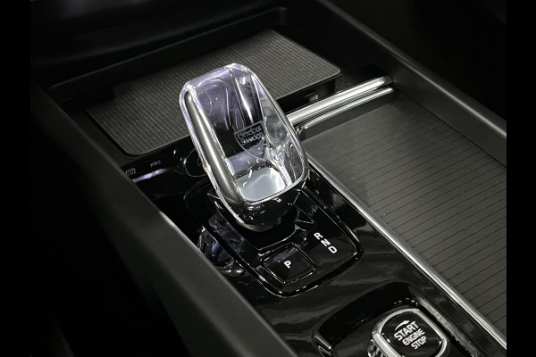 Volvo XC60 T8 Ultra Black Edition *455Pk* | Luchtvering | Open dak | Massage | Bowers & Wilkins | Trekhaak | Adapt. cruise control