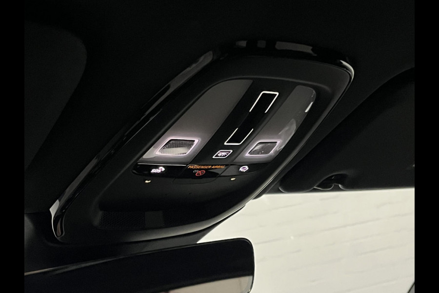 Volvo XC60 T8 Ultra Black Edition *455Pk* | Luchtvering | Open dak | Massage | Bowers & Wilkins | Trekhaak | Adapt. cruise control