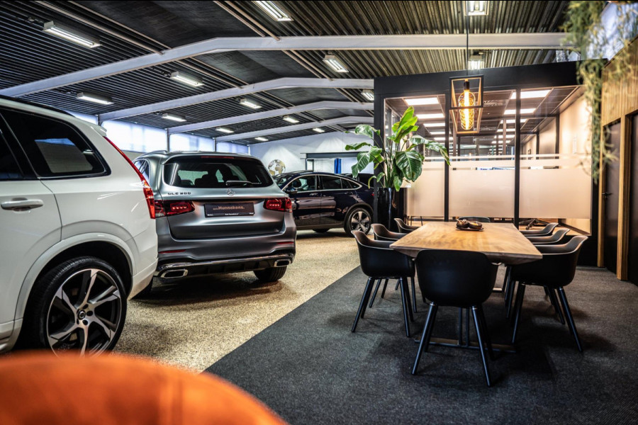 Volvo XC60 T8 Ultra Black Edition *455Pk* | Luchtvering | Open dak | Massage | Bowers & Wilkins | Trekhaak | Adapt. cruise control