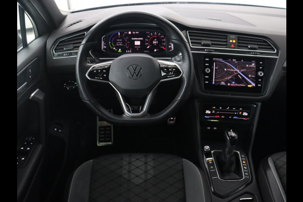 Volkswagen Tiguan 1.4 TSI eHybrid R Line | Matrix LED | Camera | Carplay | Adaptive cruise | 19'' | Navigatie | Park Assist | Virtual Cockpit | Climate control | DAB | Getint glas