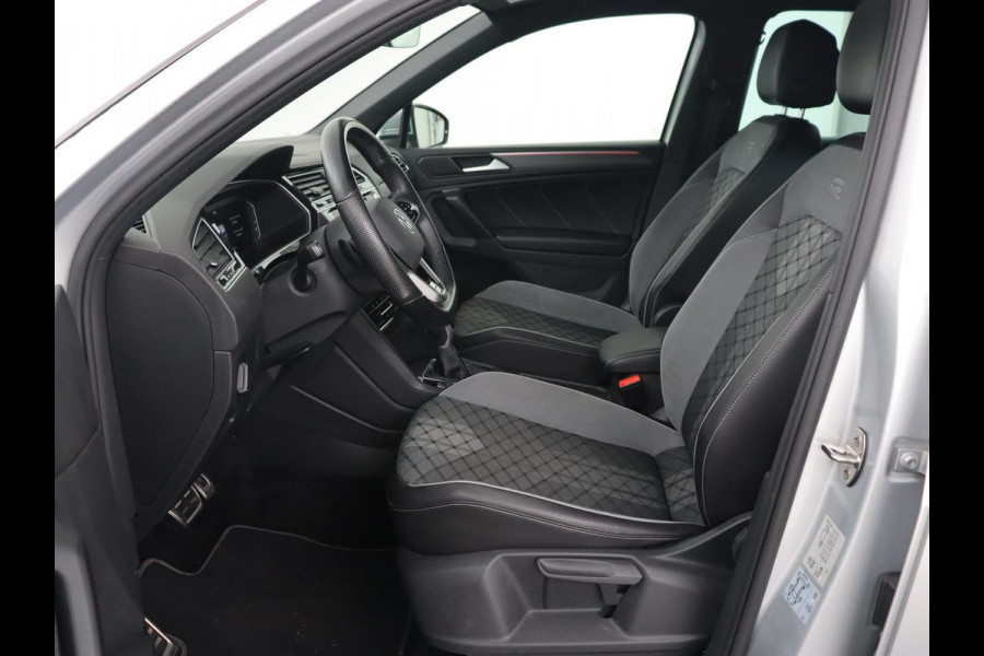 Volkswagen Tiguan 1.4 TSI eHybrid R Line | Matrix LED | Camera | Carplay | Adaptive cruise | 19'' | Navigatie | Park Assist | Virtual Cockpit | Climate control | DAB | Getint glas