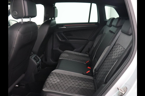 Volkswagen Tiguan 1.4 TSI eHybrid R Line | Matrix LED | Camera | Carplay | Adaptive cruise | 19'' | Navigatie | Park Assist | Virtual Cockpit | Climate control | DAB | Getint glas