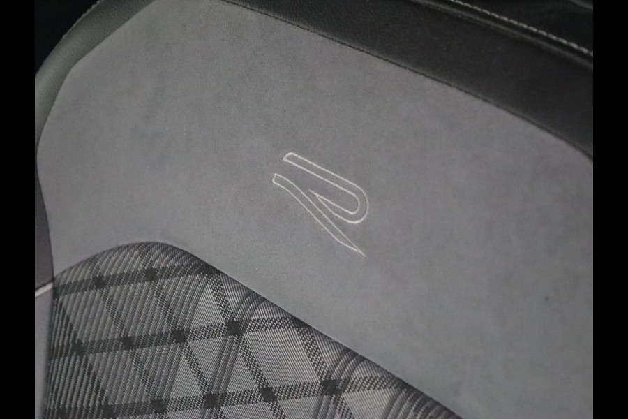 Volkswagen Tiguan 1.4 TSI eHybrid R Line | Matrix LED | Camera | Carplay | Adaptive cruise | 19'' | Navigatie | Park Assist | Virtual Cockpit | Climate control | DAB | Getint glas