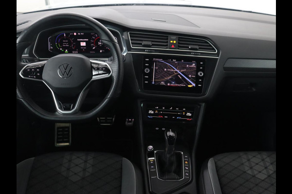 Volkswagen Tiguan 1.4 TSI eHybrid R Line | Matrix LED | Camera | Carplay | Adaptive cruise | 19'' | Navigatie | Park Assist | Virtual Cockpit | Climate control | DAB | Getint glas