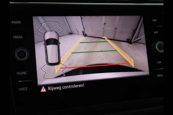 Volkswagen Tiguan 1.4 TSI eHybrid R Line | Matrix LED | Camera | Carplay | Adaptive cruise | 19'' | Navigatie | Park Assist | Virtual Cockpit | Climate control | DAB | Getint glas