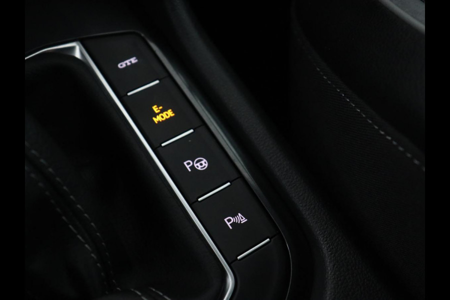 Volkswagen Tiguan 1.4 TSI eHybrid R Line | Matrix LED | Camera | Carplay | Adaptive cruise | 19'' | Navigatie | Park Assist | Virtual Cockpit | Climate control | DAB | Getint glas