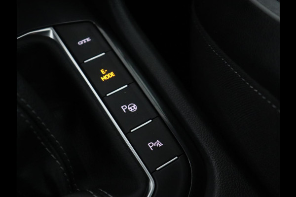 Volkswagen Tiguan 1.4 TSI eHybrid R Line | Matrix LED | Camera | Carplay | Adaptive cruise | 19'' | Navigatie | Park Assist | Virtual Cockpit | Climate control | DAB | Getint glas