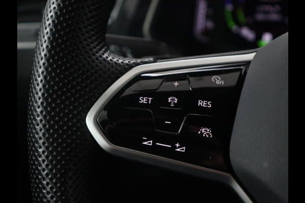 Volkswagen Tiguan 1.4 TSI eHybrid R Line | Matrix LED | Camera | Carplay | Adaptive cruise | 19'' | Navigatie | Park Assist | Virtual Cockpit | Climate control | DAB | Getint glas