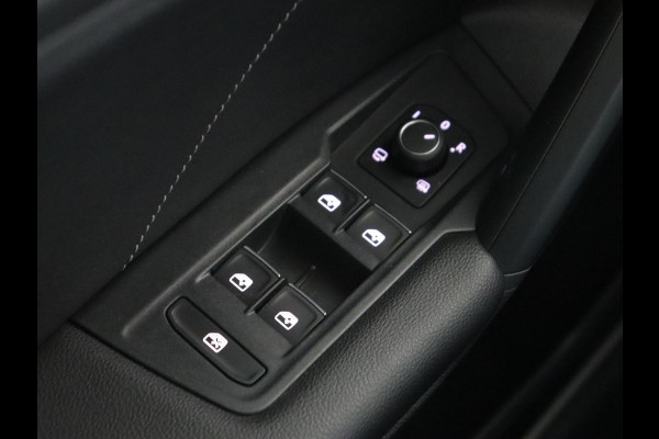 Volkswagen Tiguan 1.4 TSI eHybrid R Line | Matrix LED | Camera | Carplay | Adaptive cruise | 19'' | Navigatie | Park Assist | Virtual Cockpit | Climate control | DAB | Getint glas