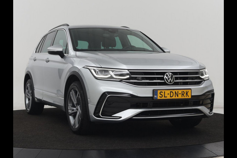 Volkswagen Tiguan 1.4 TSI eHybrid R Line | Matrix LED | Camera | Carplay | Adaptive cruise | 19'' | Navigatie | Park Assist | Virtual Cockpit | Climate control | DAB | Getint glas