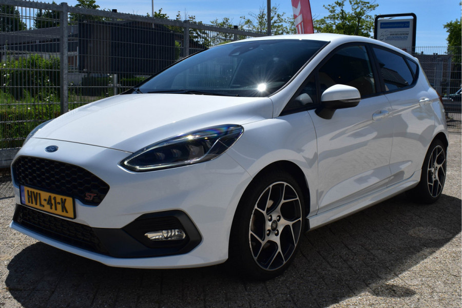Ford Fiesta 1.5 EcoBoost ST-3 200 PK | Winter Pak. | Carplay | Recaro | LED | Camera