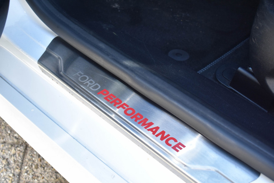 Ford Fiesta 1.5 EcoBoost ST-3 200 PK | Winter Pak. | Carplay | Recaro | LED | Camera