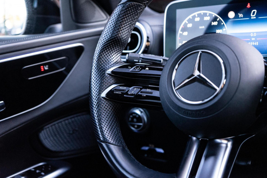 Mercedes-Benz C-Klasse 180 AMG Pano / Leer / Camera