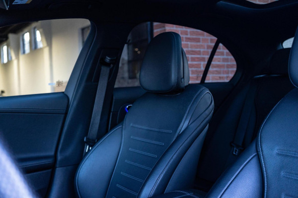 Mercedes-Benz C-Klasse 180 AMG Pano / Leer / Camera