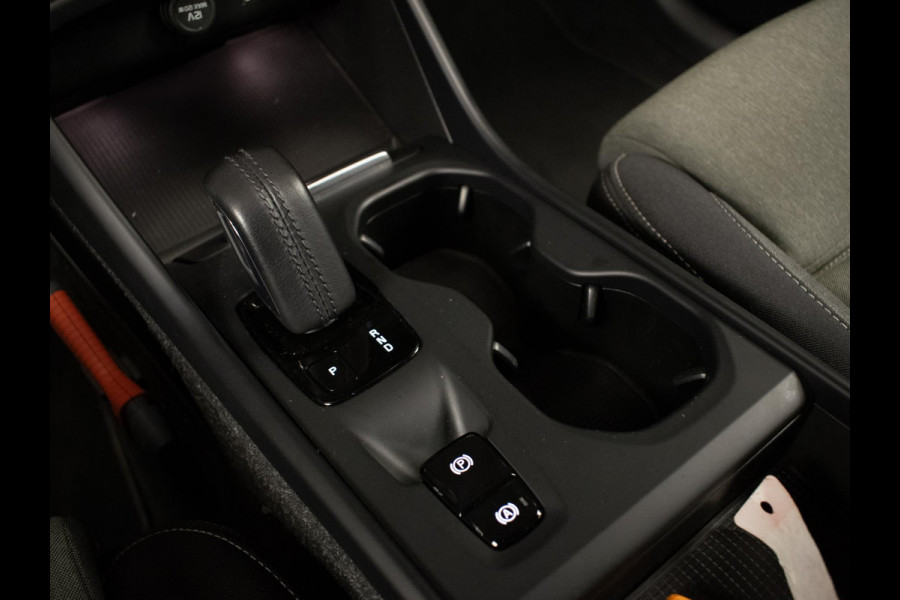 Volvo XC40 1.5 T4 Recharge Inscription Expression (APPLE CARPLAY,NAVI,LED,HARMAN/KARDON,SPORTSTOELEN,TREKHAAK,360 VIEW,CAMERA,PDC)