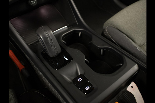 Volvo XC40 1.5 T4 Recharge Inscription Expression (APPLE CARPLAY,NAVI,LED,HARMAN/KARDON,SPORTSTOELEN,TREKHAAK,360 VIEW,CAMERA,PDC)