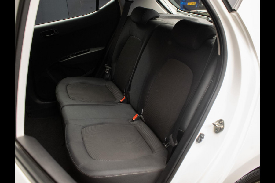 Hyundai i10 1.0i Comfort Sport (CRUISE,BLUETOOTH,ELEKTRISCH PAKKET,LED,AIRCO,SPORTSTOELEN,NIEUWE APK,NETTE STAAT)