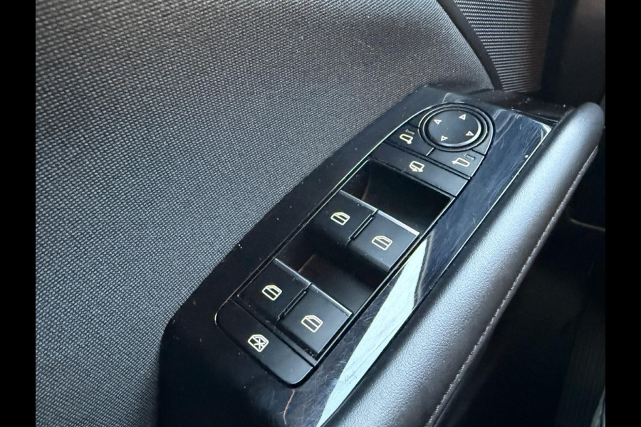 Mazda 3 2.0 e-SkyActiv-G M Hybrid 150 Sportive Mazda 3 2.0 e-SkyActiv-G 150 Sportive | CARPLAY | HEAUD UP DISPLAY | ADAPTIEVE CRUISE CONTROL |