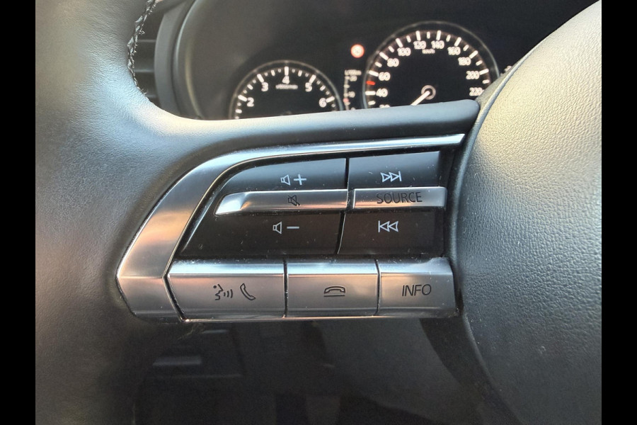 Mazda 3 2.0 e-SkyActiv-G M Hybrid 150 Sportive Mazda 3 2.0 e-SkyActiv-G 150 Sportive | CARPLAY | HEAUD UP DISPLAY | ADAPTIEVE CRUISE CONTROL |