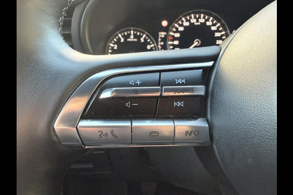 Mazda 3 2.0 e-SkyActiv-G M Hybrid 150 Sportive Mazda 3 2.0 e-SkyActiv-G 150 Sportive | CARPLAY | HEAUD UP DISPLAY | ADAPTIEVE CRUISE CONTROL |