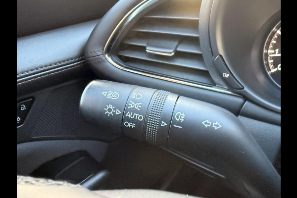 Mazda 3 2.0 e-SkyActiv-G M Hybrid 150 Sportive Mazda 3 2.0 e-SkyActiv-G 150 Sportive | CARPLAY | HEAUD UP DISPLAY | ADAPTIEVE CRUISE CONTROL |