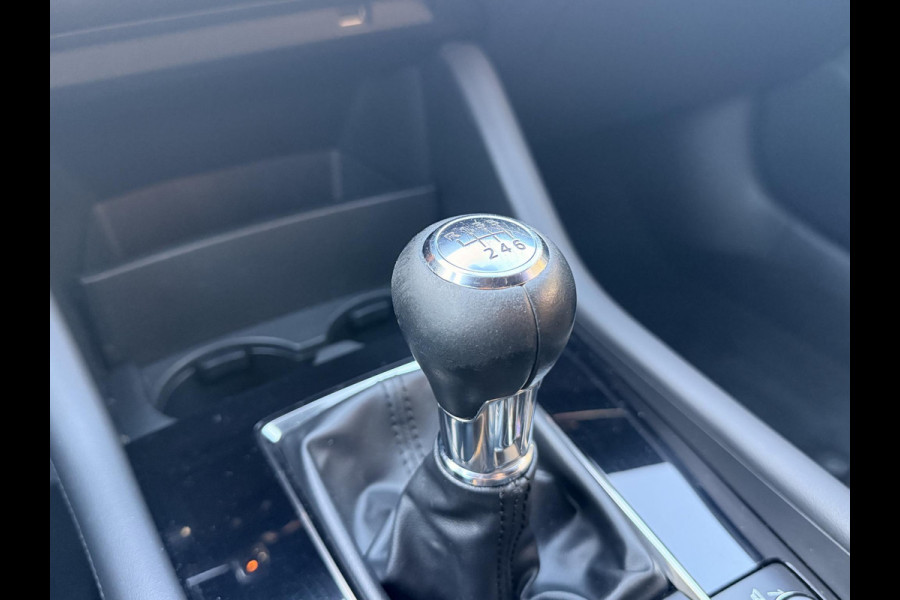 Mazda 3 2.0 e-SkyActiv-G M Hybrid 150 Sportive Mazda 3 2.0 e-SkyActiv-G 150 Sportive | CARPLAY | HEAUD UP DISPLAY | ADAPTIEVE CRUISE CONTROL |