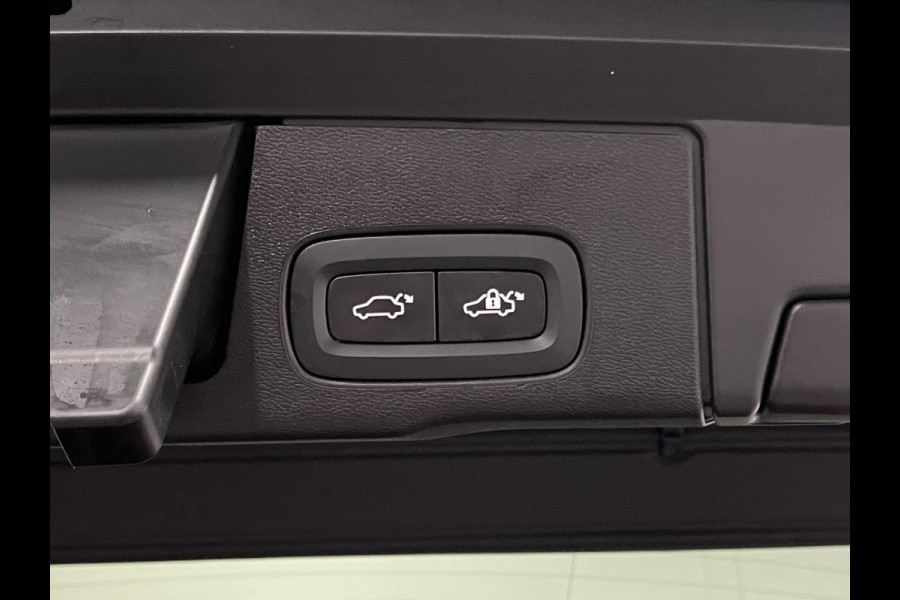 Volvo XC60 2.0 T6 Plug-in hybrid Black Edition | Open dak | Adapt. Cruise | Stoel-/Stuurverwarming | Memory seats | 21"