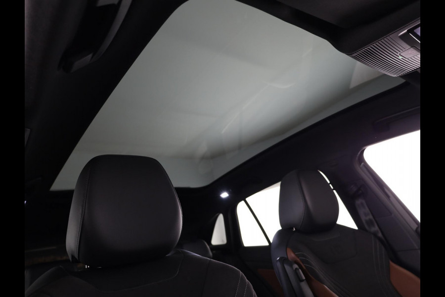 Volkswagen ID.4 Pro 77 kWh 204 PK | Panorama dak | Design pakket | Trekhaak | Warmtepomp | Multimedia pakket | Assistentie pakket |