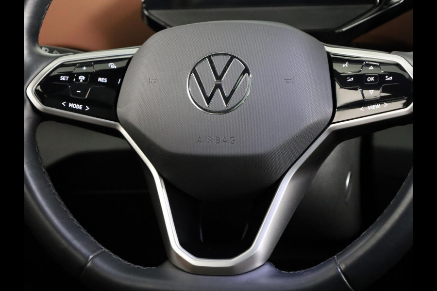 Volkswagen ID.4 Pro 77 kWh 204 PK | Panorama dak | Design pakket | Trekhaak | Warmtepomp | Multimedia pakket | Assistentie pakket |