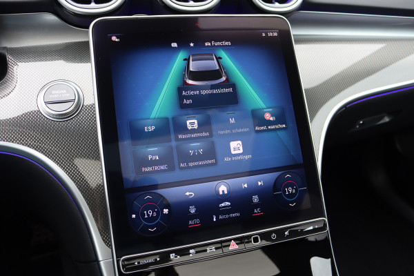 Mercedes-Benz C-Klasse Estate 300 e AMG Line | Distronic | Memory | Panoramadak | Camera | Trekhaak | High Perf. LED | Nightpakket | Sfeerverlichting Premium | Stoelverwarming | Dodehoekassistent |