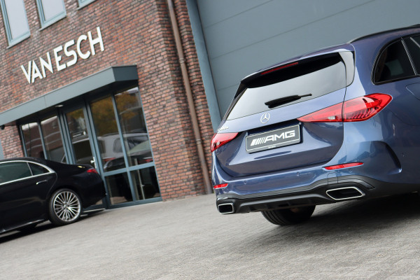Mercedes-Benz C-Klasse Estate 300 e AMG Line | Distronic | Memory | Panoramadak | Camera | Trekhaak | High Perf. LED | Nightpakket | Sfeerverlichting Premium | Stoelverwarming | Dodehoekassistent |