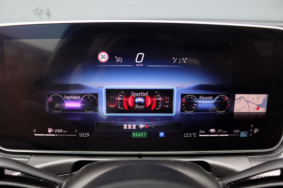 Mercedes-Benz C-Klasse Estate 300 e AMG Line | Distronic | Memory | Panoramadak | Camera | Trekhaak | High Perf. LED | Nightpakket | Sfeerverlichting Premium | Stoelverwarming | Dodehoekassistent |