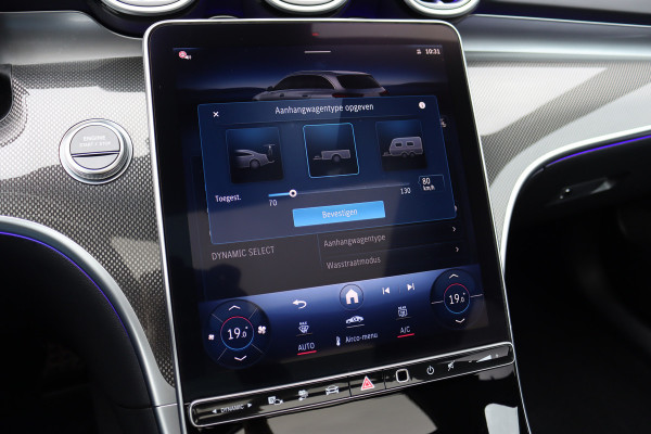 Mercedes-Benz C-Klasse Estate 300 e AMG Line | Distronic | Memory | Panoramadak | Camera | Trekhaak | High Perf. LED | Nightpakket | Sfeerverlichting Premium | Stoelverwarming | Dodehoekassistent |