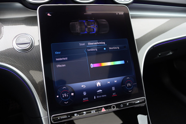 Mercedes-Benz C-Klasse Estate 300 e AMG Line | Distronic | Memory | Panoramadak | Camera | Trekhaak | High Perf. LED | Nightpakket | Sfeerverlichting Premium | Stoelverwarming | Dodehoekassistent |