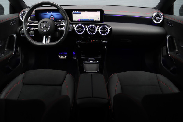 Mercedes-Benz CLA-Klasse Shooting Brake 250 e AMG Line | Facelift | Distronic | Surround Camera | Verwarmd Stuurwiel | Keyless Go | Sfeerverlichting | Apple Carplay/Android Auto | Multibeam LED |