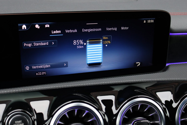 Mercedes-Benz CLA-Klasse Shooting Brake 250 e AMG Line | Facelift | Distronic | Surround Camera | Verwarmd Stuurwiel | Keyless Go | Sfeerverlichting | Apple Carplay/Android Auto | Multibeam LED |