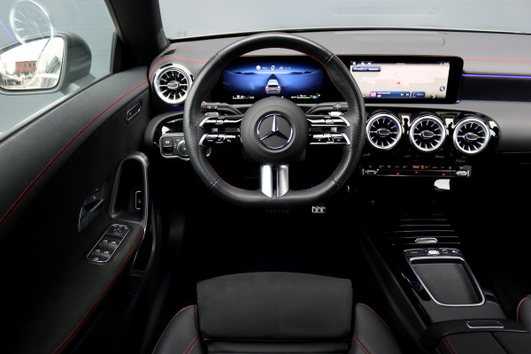 Mercedes-Benz CLA-Klasse Shooting Brake 250 e AMG Line | Facelift | Distronic | Surround Camera | Verwarmd Stuurwiel | Keyless Go | Sfeerverlichting | Apple Carplay/Android Auto | Multibeam LED |