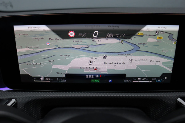Mercedes-Benz CLA-Klasse Shooting Brake 250 e AMG Line | Facelift | Distronic | Surround Camera | Verwarmd Stuurwiel | Keyless Go | Sfeerverlichting | Apple Carplay/Android Auto | Multibeam LED |