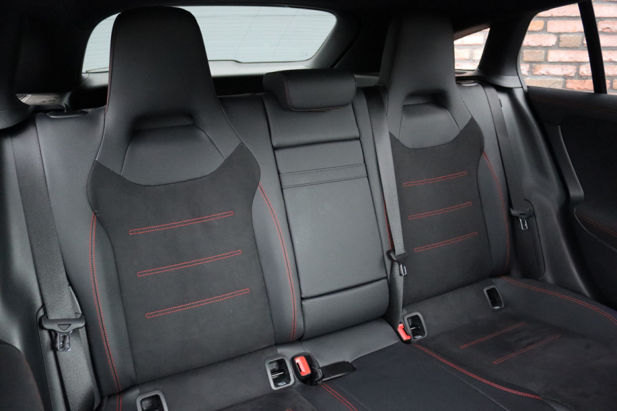 Mercedes-Benz CLA-Klasse Shooting Brake 250 e AMG Line | Facelift | Distronic | Surround Camera | Verwarmd Stuurwiel | Keyless Go | Sfeerverlichting | Apple Carplay/Android Auto | Multibeam LED |