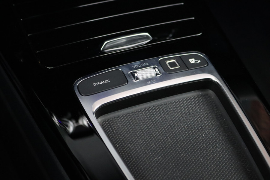 Mercedes-Benz CLA-Klasse Shooting Brake 250 e AMG Line | Facelift | Distronic | Surround Camera | Verwarmd Stuurwiel | Keyless Go | Sfeerverlichting | Apple Carplay/Android Auto | Multibeam LED |