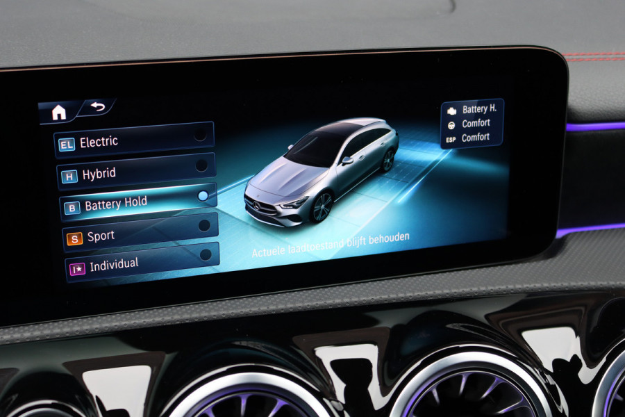 Mercedes-Benz CLA-Klasse Shooting Brake 250 e AMG Line | Facelift | Distronic | Surround Camera | Verwarmd Stuurwiel | Keyless Go | Sfeerverlichting | Apple Carplay/Android Auto | Multibeam LED |