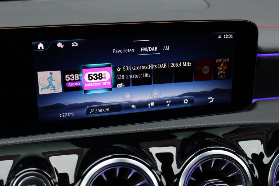 Mercedes-Benz CLA-Klasse Shooting Brake 250 e AMG Line | Facelift | Distronic | Surround Camera | Verwarmd Stuurwiel | Keyless Go | Sfeerverlichting | Apple Carplay/Android Auto | Multibeam LED |