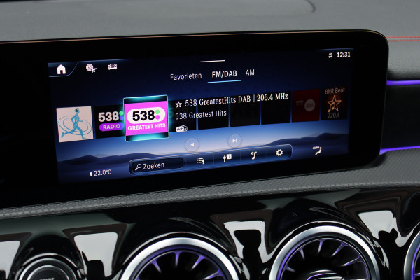 Mercedes-Benz CLA-Klasse Shooting Brake 250 e AMG Line | Facelift | Distronic | Surround Camera | Verwarmd Stuurwiel | Keyless Go | Sfeerverlichting | Apple Carplay/Android Auto | Multibeam LED |