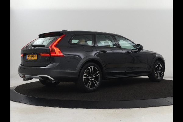 Volvo V90 Cross Country 2.0 T5 AWD | Leder | Trekhaak | Stoelverwarming | Adaptive cruise | Camera | Carplay | 19'' | Navigatie | DAB | Digital Cockpit
