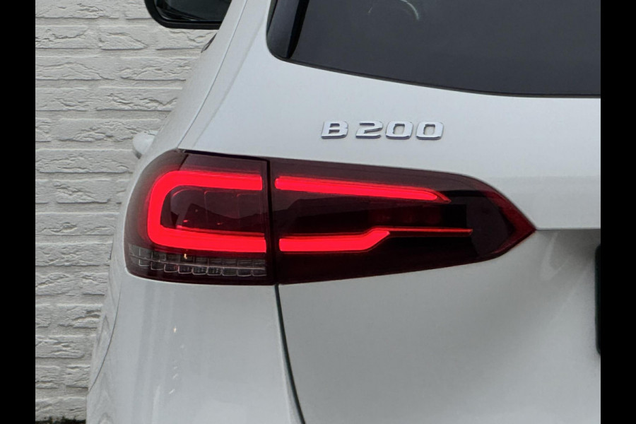 Mercedes-Benz B-Klasse 200 AMG Night pakket Premium Plus Camera Cruise Clima Elektrische a-klep Led