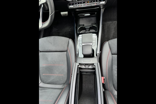 Mercedes-Benz B-Klasse 200 AMG Night pakket Premium Plus Camera Cruise Clima Elektrische a-klep Led