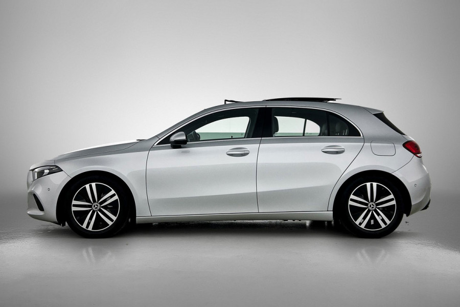 Mercedes-Benz A-Klasse 180 Business Solution Luxury (PANORAMADAK, SFEERVERLICHTING, STOELVERWARMING, CAMERA, 1e EIGENAAR)