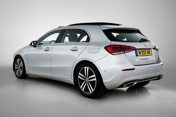 Mercedes-Benz A-Klasse 180 Business Solution Luxury (PANORAMADAK, SFEERVERLICHTING, STOELVERWARMING, CAMERA, 1e EIGENAAR)